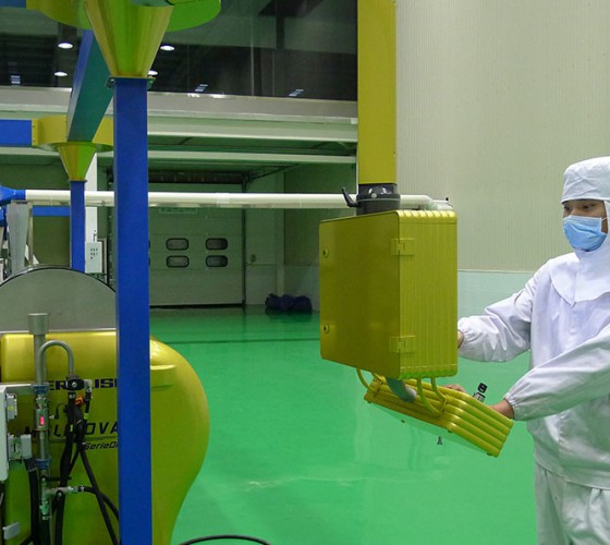 公司擁有三條原裝進(jìn)口冷榨橄欖油加工生產(chǎn)線(xiàn)，兩條德國(guó)福樂(lè)偉和一條意大利貝亞雷斯單一品種生產(chǎn)線(xiàn)，日加工鮮果能力達(dá)560噸，通過(guò)低溫純物理冷榨最大..